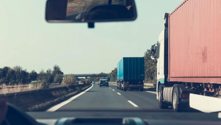 Camion e logistica: accessori e strumenti per una gestione più efficiente del trasporto