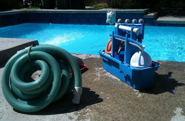 Stagione estiva e guasti improvvisi: come cambiano le priorità nella gestione degli impianti piscina