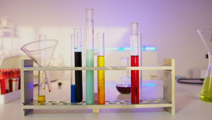 Digitalizzazione dei laboratori: come cambiano acquisti, assistenza e manutenzione delle attrezzature scientifiche